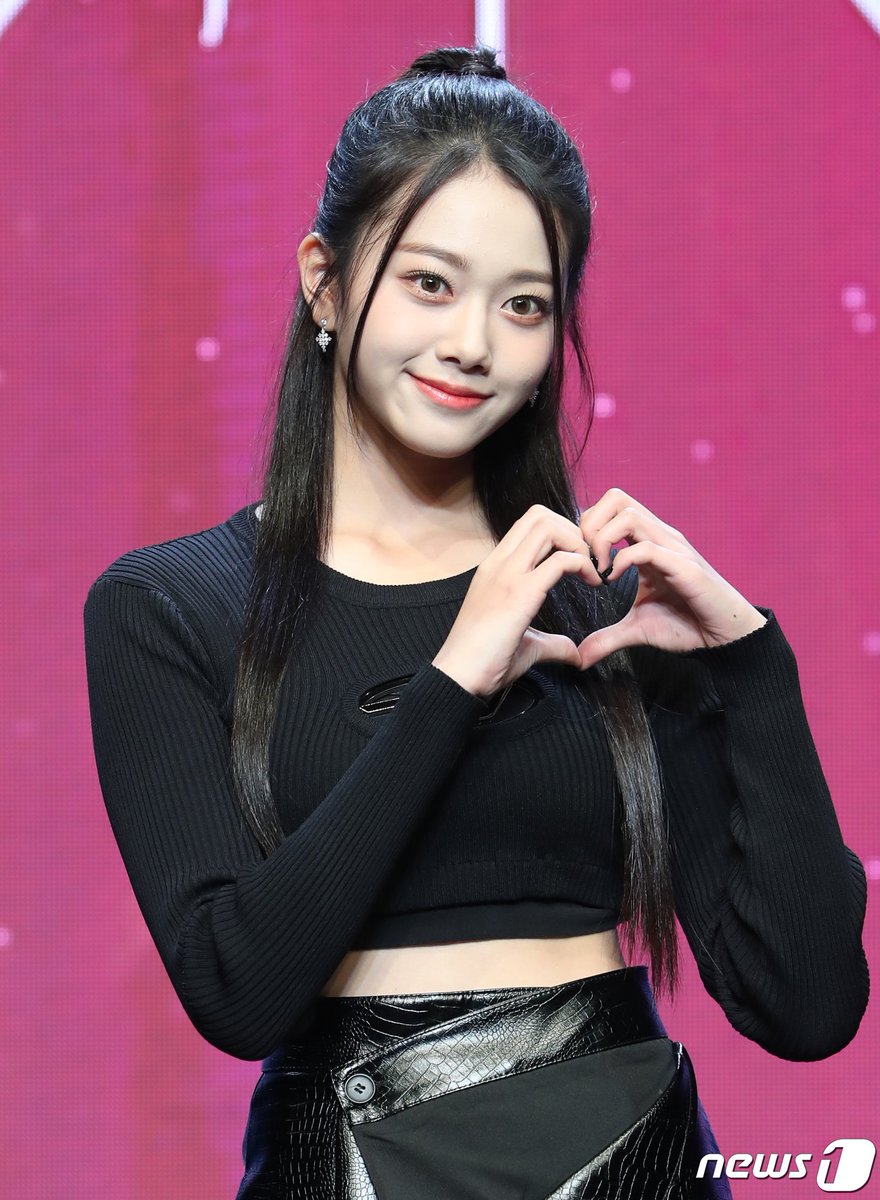 classyarchive's tweet image. #JIMIN at today’s day &amp;amp; night showcase

#원지민 #지민 #클라씨 #CLASSy