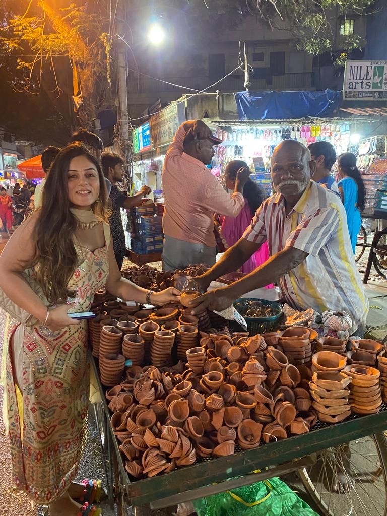 localby56's tweet image. I celebrated #LOCALwaliDiwali in the #Tippasandra @icindngr  Market🪔 The experience was just phenomenal. We were so taken with the warmth and generosity of the #LOCALstreet vendors that we felt compelled to buy something from each one of them and support them as much as we could