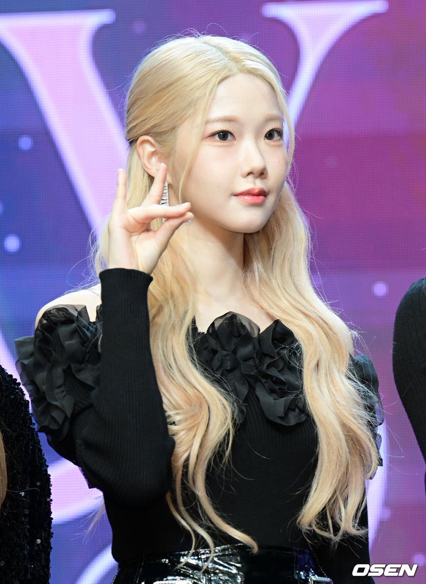 classyarchive's tweet image. #CHAEWON at today’s day &amp;amp; night showcase

#윤채원 #채원 #클라씨 #CLASSy