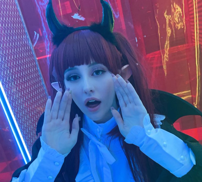 Who wants to see me make content in this cosplay? 💋 Bonus points if you&rsquo;ve actually seen this anime.