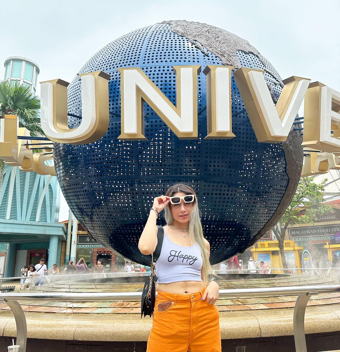 WardReinalyn's tweet photo. Happy at Universal Studio Singapore 😍🥰

#WardReinalyn #Thocseason4 #TheHouseOfCollab #WalangBagoSaEnding #Singapore #UniversalStudio #KumuCapaigns https://t.co/N1xBzOvXnx