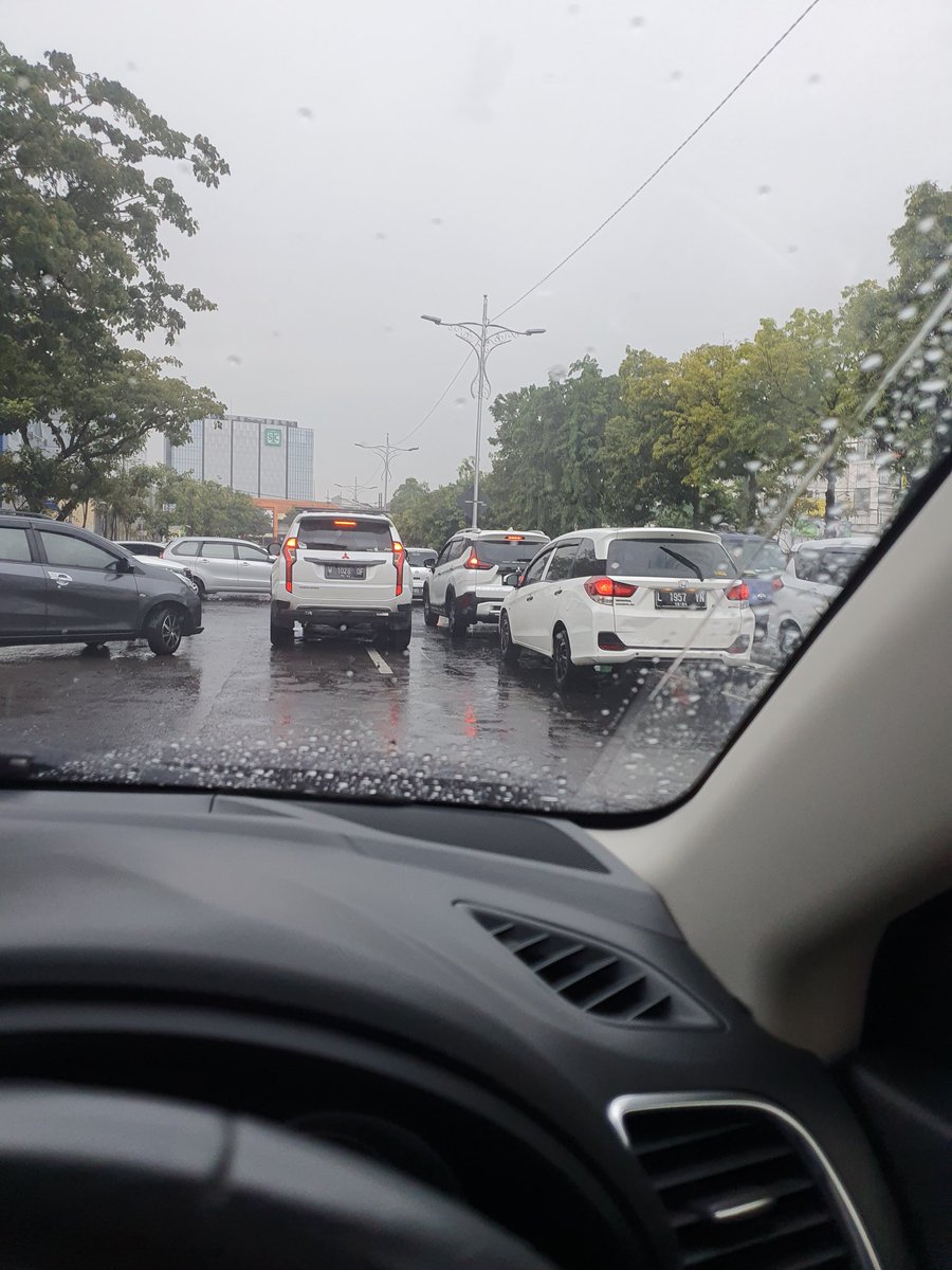 14.35 jl karimun jawa arah gubeng padat merambat imbas galian di jalan raya gubeng.. <a href="/e100/">Булат </a>