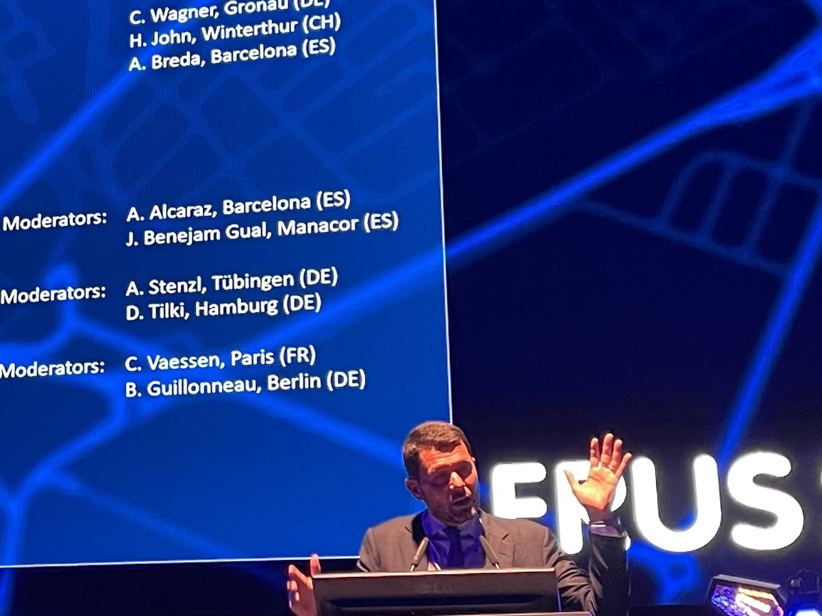 Alberto Breda opening #ERUS22 in Barcelona. 36 live surgeries from 6 different hospitals! @AlbertoBreda1