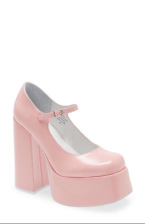 bebbyelle's tweet photo. to the @OnTrac_Shipping thief that stole my Nordstrom package and thus stole my chance to be *that girl* in these shoes KARMA IS COMING 4 U I STG 🗣🗣🗣🗣🗣🗣🗣 https://t.co/17dr8KaHoX