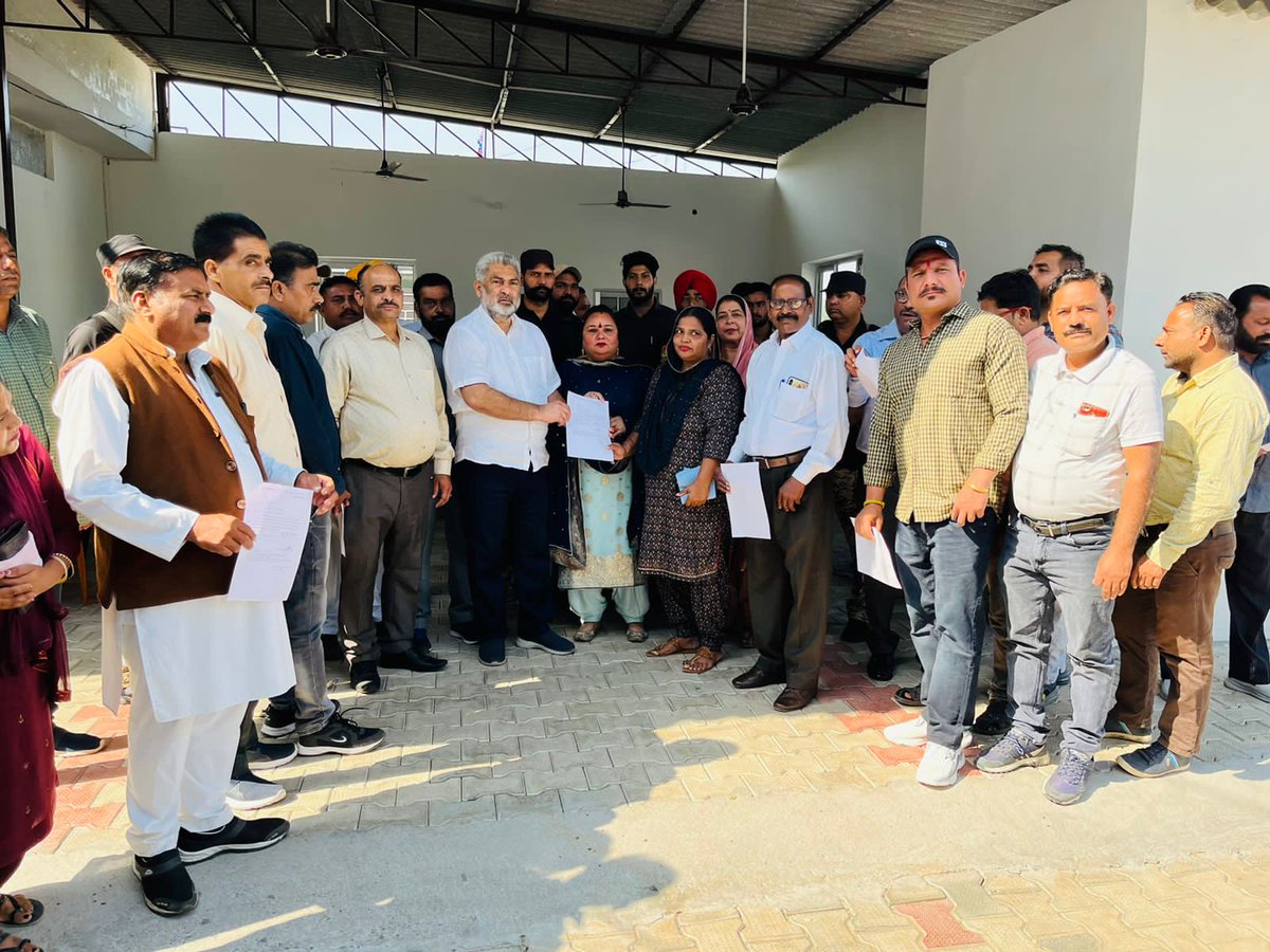 LC_Kataruchak's tweet photo. Distribution of development grants for 26 villages of my constituency Bhoa. Every single penny of the grants issued will be used honestly. The villages which were considered backward by the previous governments will now become the adornment of Majhe.
#Aappunjab #AapInAction https://t.co/leTwjx537I