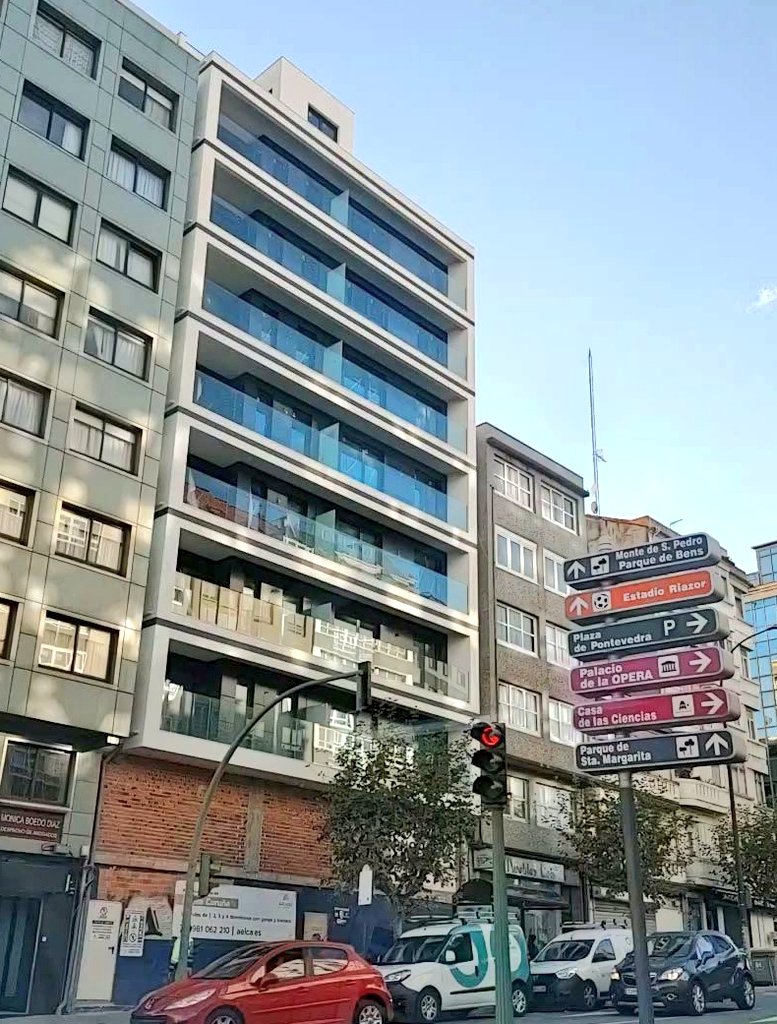 EloyTP's tweet photo. #Coruña - Los antiguos esqueletos de la Ronda de Nelle y Nuestra Señora de Fátima que llevaban años abandonados ya muestran sus fachadas 🏢
#Aelca #Anella https://t.co/qqNimzfLCM