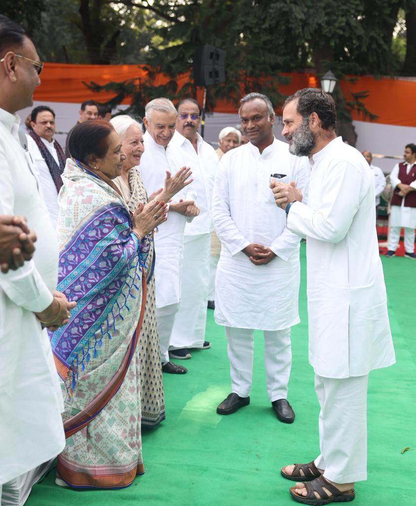 अपनापन...प्यार और सम्मान।