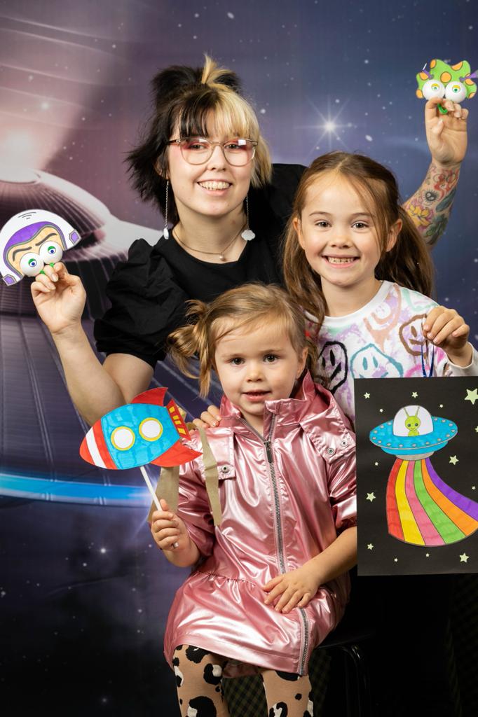 Looking for a FREE activity to do with the children today? 👽 Come and create some UFOs with us from 11am - 4pm. Discover what else we have on for the rest of the half-term here: themallblackburn.co.uk/news-events/bl…