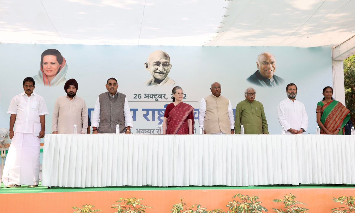 Congratulated our new Congress President, Shri Mallikarjun Kharge ji and wished him the very best as he takes on this huge responsibility towards the Congress party and the people of India.