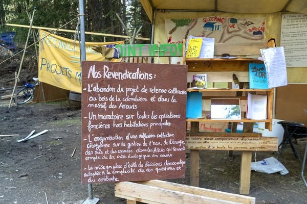 gegen_oben's tweet photo. Ein vorläufiger Sieg für die ZAD de la Clusaz!
Ein Gericht hat den Baustopp für den Stausee, der zur künstlichen Beschneiung(!) dienen soll verhängt. Das bedeutet, daß die Natur in der Region für mindestens ein weiteres Jahr nicht für Kapitalintereßen zerstört wird. https://t.co/KSvcPGGdlX