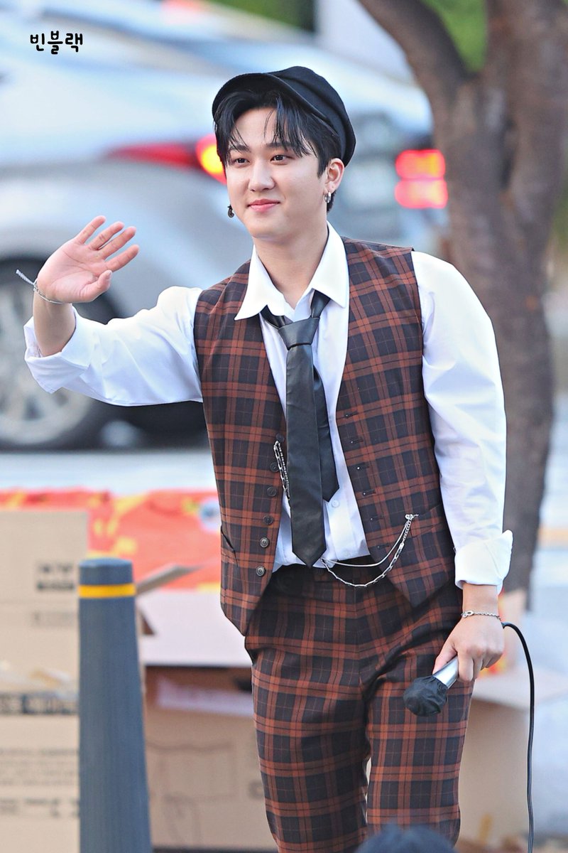 binblack811's tweet photo. 221022 웃으며 hello😆 #창빈 https://t.co/dAhikJmvwz
