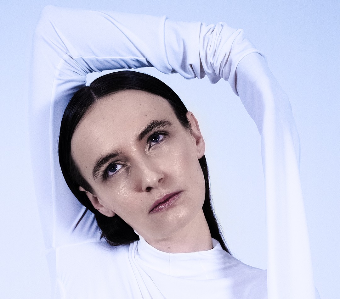 La chanteuse <a href="/saintevictoiree/">Sainte Victoire</a> allie esthétique et efficacité dans deux vidéos surprenantes. Sainte Victoire s'est confiée pour <a href="/Paris_Depeches/">Paris Dépêches</a> : parisdepeches.fr/1-Culture/2048…