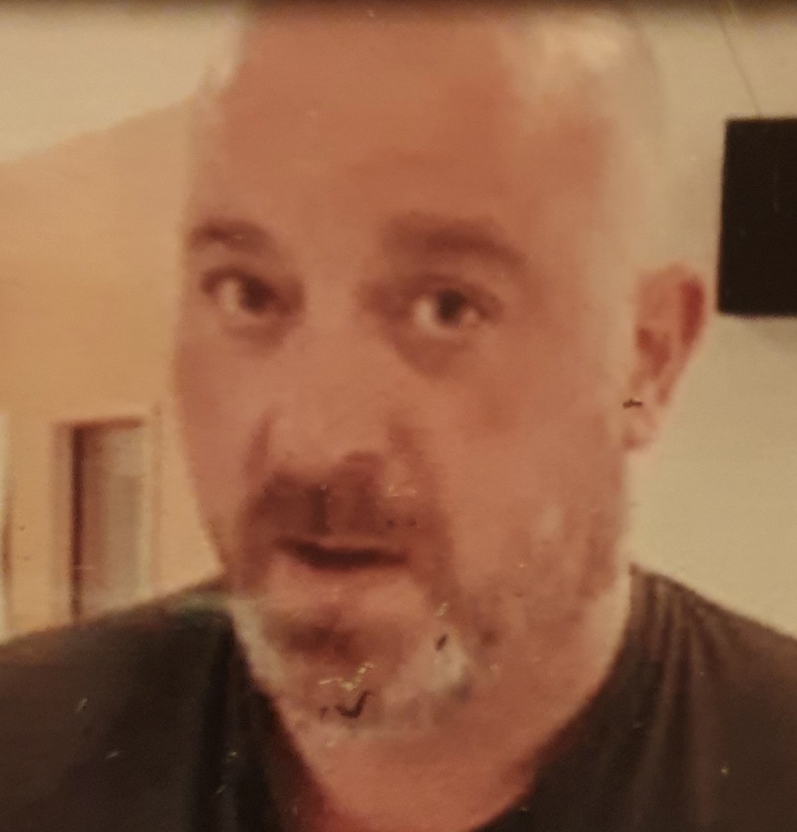 PSOSEdinburgh's tweet photo. We are asking for help to trace Steven Deans, 59, reported missing in South Queensferry, last seen around 10.30am on Tues, 25 Oct walking  under the Queensferry Crossing on Society Road, heading west. He was wearing dark clothes and just one shoe. Call 101 - ref 1412 of 25/10/22. https://t.co/SQdCAArQrD