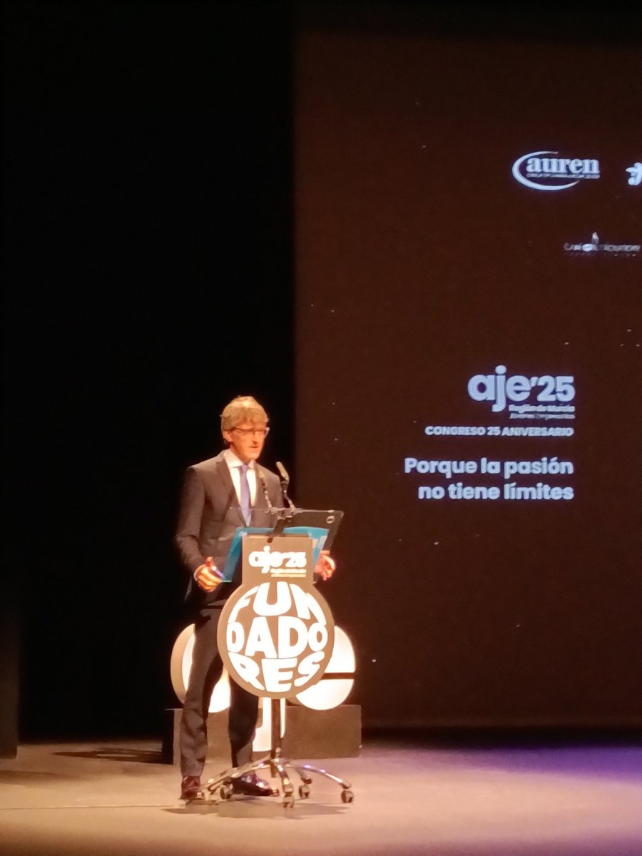 ZaplanaFernando's tweet image. Porque la pasión no tiene límites 

Congreso AJE'25 #CongresoFundadores en el aniversario de @AJERegionMurcia

Apoyar hoy en día a quien se autoemplea, a quien emprende y sobre todo a quienes siendo jóvenes dan un paso adelante, es imprescindible, son héroes