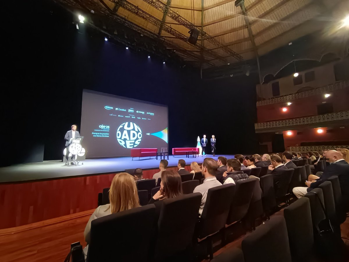 ZaplanaFernando's tweet image. Porque la pasión no tiene límites 

Congreso AJE'25 #CongresoFundadores en el aniversario de @AJERegionMurcia

Apoyar hoy en día a quien se autoemplea, a quien emprende y sobre todo a quienes siendo jóvenes dan un paso adelante, es imprescindible, son héroes