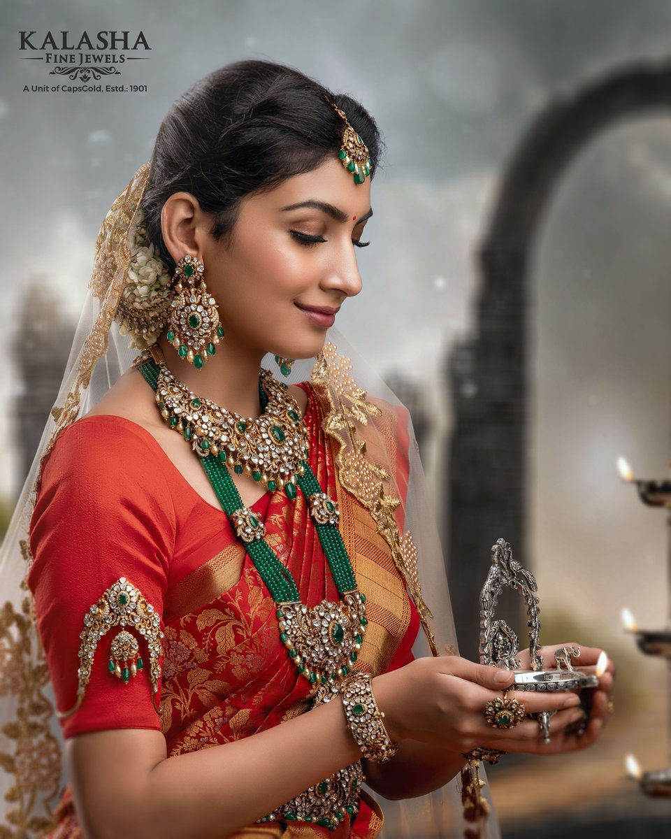 bnaveenkalyan1's tweet photo. Ad Campaign for @KalashaJewels
Agency: RJ Media Charan Parupalli
poster design: Syam Palaparthi
photo shoot: @bnaveenkalyan1
#KalashaFineJewels #RJMedia #CharanParupalli #SyamPalaparthi #BNaveenKalyanPhotography https://t.co/33DOo0Tg8t