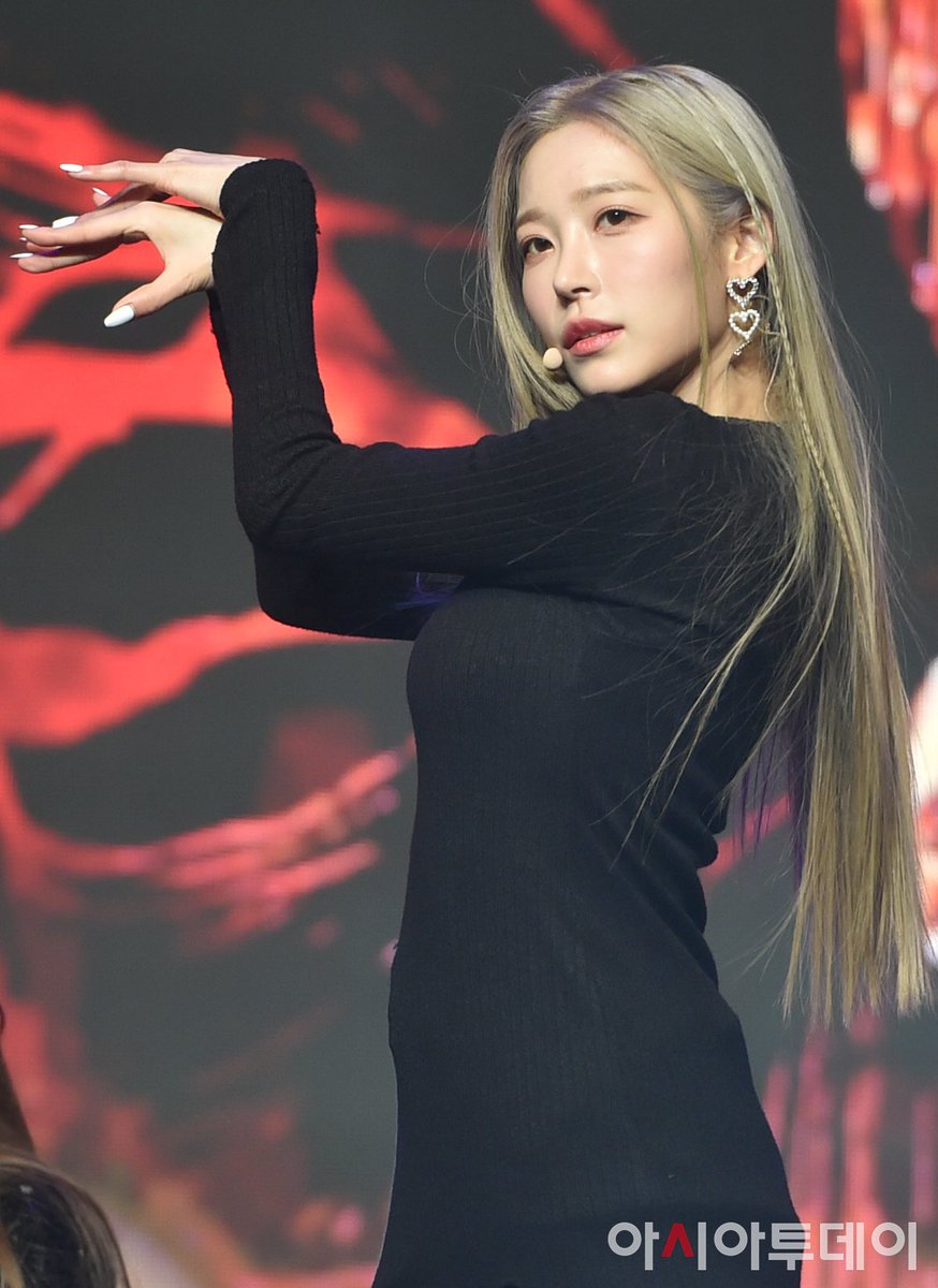 classyarchive's tweet image. #HYUNGSEO at today’s day &amp;amp; night showcase

#명형서 #형서 #클라씨 #CLASSy