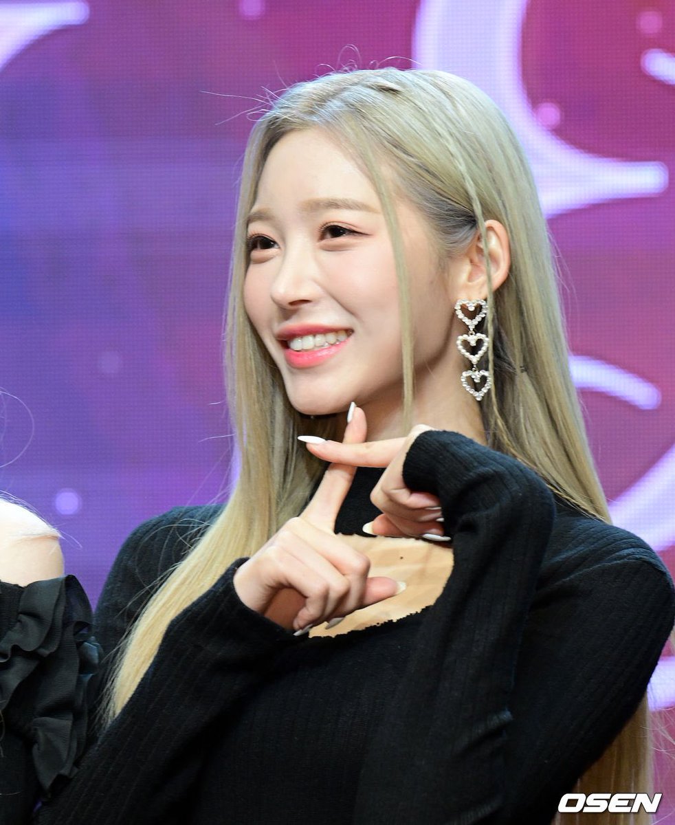 classyarchive's tweet image. #HYUNGSEO at today’s day &amp;amp; night showcase

#명형서 #형서 #클라씨 #CLASSy