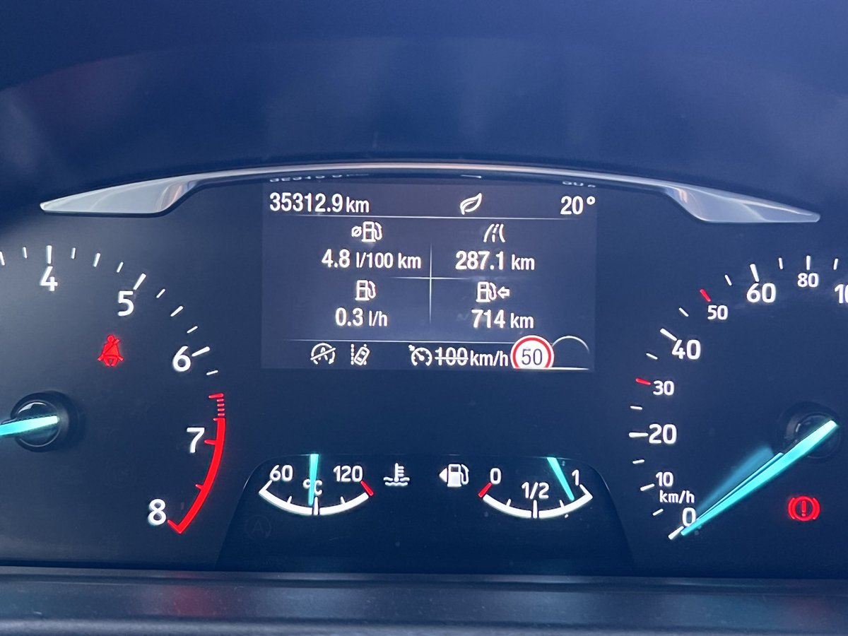 _Tonbleu's tweet photo. Ford puma 1.0 125ch MHEV.
Une conduite économe va si bien à  cette voiture ! 
Le compteur journalier est remis à 0 après chaque plein. 
Voilà le résultat : autonomie de 1000kms. 
Merci ford de proposer des véhicules avec cette capacité.
Franchement je suis admiratif.
@FordFrance https://t.co/sJoI7haiN4
