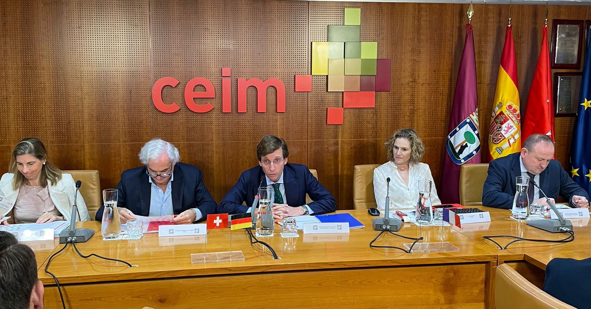 𝗖𝗘𝗜𝗠 (@_ceim_) on Twitter photo 🎙️ El alcalde <a href="/AlmeidaPP_/">José Luis Martínez-Almeida</a> ha destacado la importancia de la colaboración público-privada entre <a href="/_CEIM_/">𝗖𝗘𝗜𝗠</a>, las empresas y el área de #economía de <a href="/MADRID/">Ayuntamiento Madrid</a> junto con <a href="/Madrid_MIA/">Madrid Investment Attraction</a>.
🗣️"Hemos venido a escuchar al #SectorAudiovisual para que #Madrid siga siendo el plató que necesitan" 🎙️ El alcalde <a href="/AlmeidaPP_/">José Luis Martínez-Almeida</a> ha destacado la importancia de la colaboración público-privada entre <a href="/_CEIM_/">𝗖𝗘𝗜𝗠</a>, las empresas y el área de #economía de <a href="/MADRID/">Ayuntamiento Madrid</a> junto con <a href="/Madrid_MIA/">Madrid Investment Attraction</a>.
🗣️"Hemos venido a escuchar al #SectorAudiovisual para que #Madrid siga siendo el plató que necesitan"