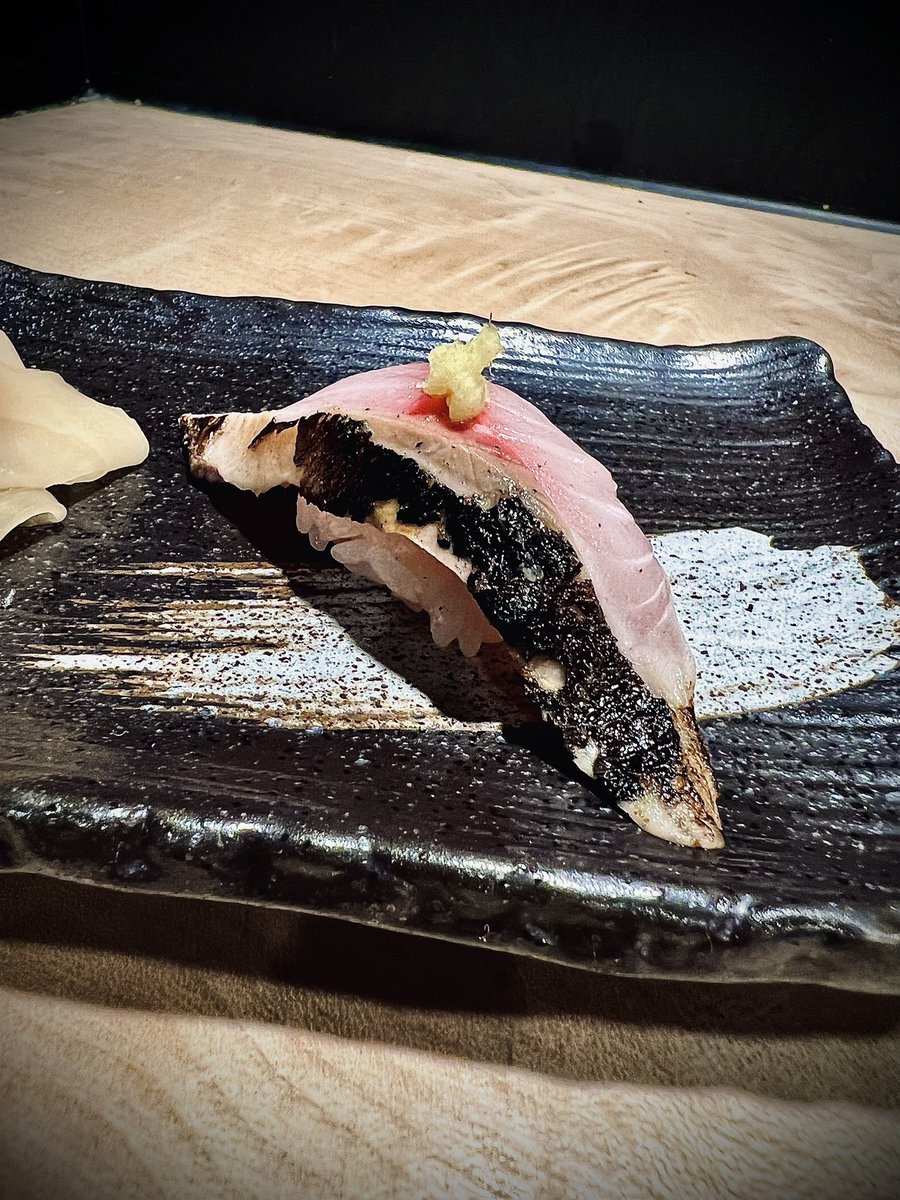 miyazakicork's tweet photo. Autumn Castletownbere mackerel. 
Cured in shiso vinegar and torched on skin side. Beautiful fat, combination of burned fat and bit sourness with texture of mackerel is just..
#autumnmackerel #castletownberemackerel #saba #shimesaba #fat #fishfat #melting #aburishimesaba #nigiri https://t.co/MxlwrW69Vi