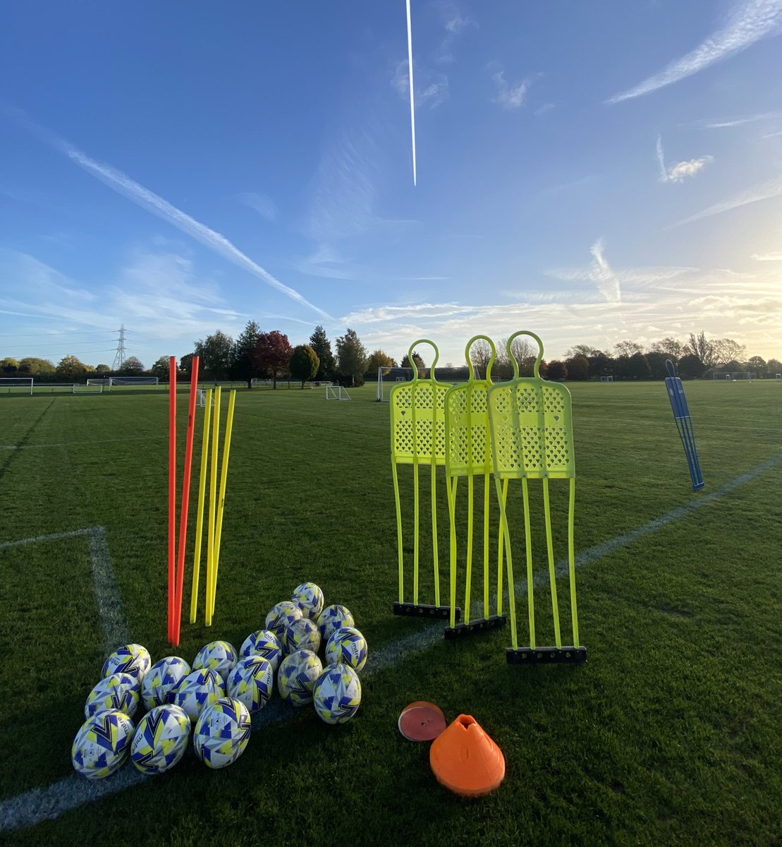 Luke_Jonesy97's tweet photo. Busy morning today working individually with 4 pro players โฝ๏ธ๐๐ฅ #IndividualTraining #PrivateTrainer #Football #Extras https://t.co/FsZDQzaIud