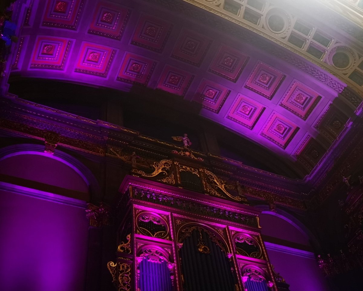 Looking for the best Scottish spot to read #Waypoints 📖🏴󠁧󠁢󠁳󠁣󠁴󠁿
Thanks <a href="/SamHeughan/">Sam Heughan</a> For the wet and great Sunday evening at this magic place!🤗