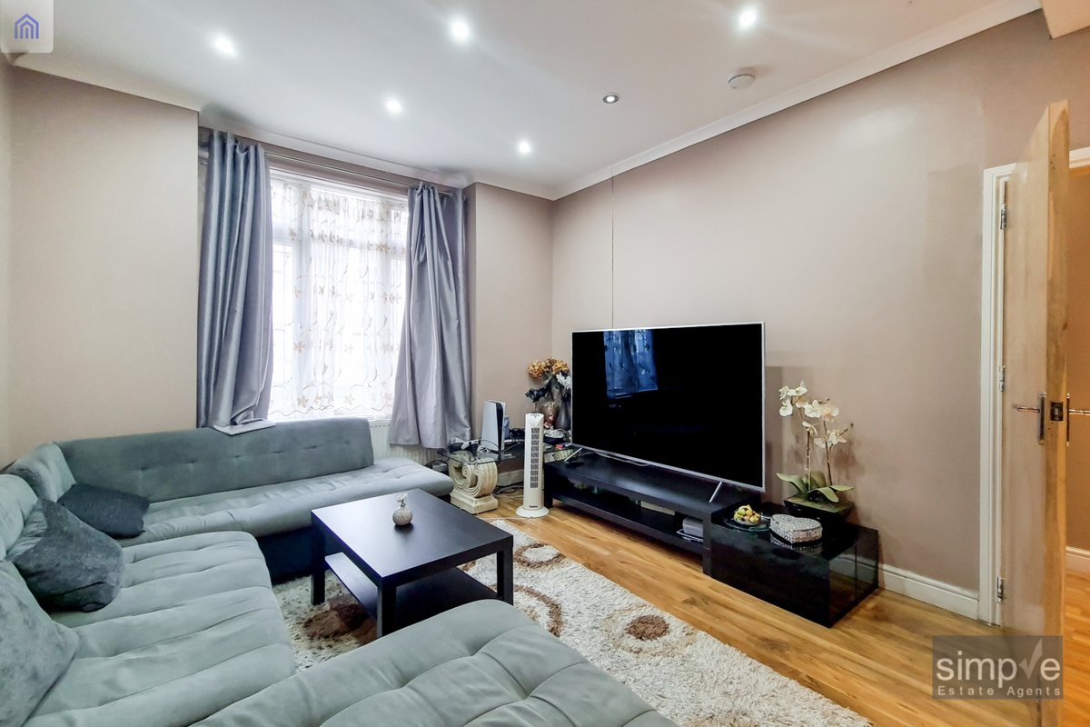 Simple Estate Agents tweet media