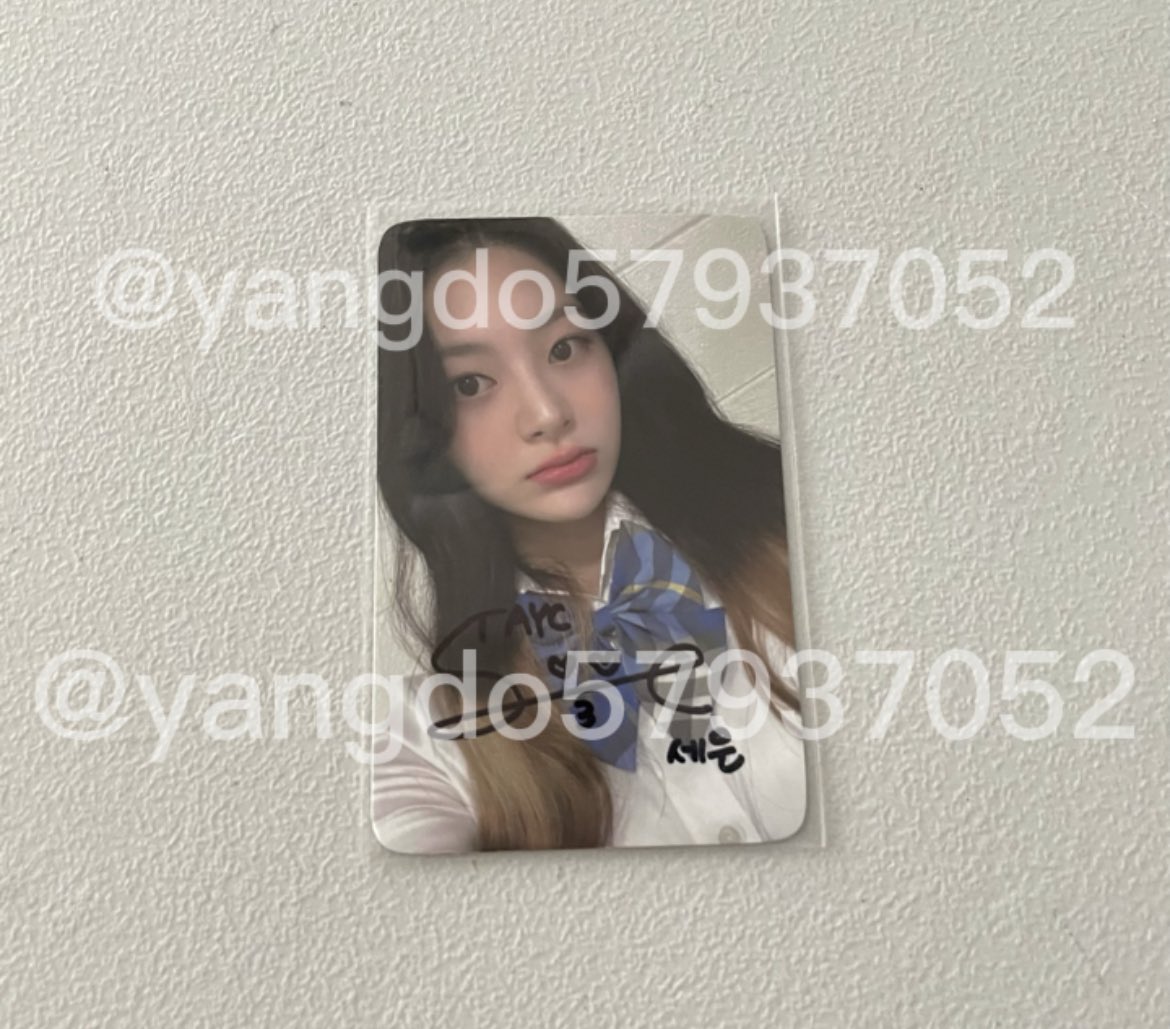 yangdo57937052's tweet photo. 스테이씨 세은 싸인포카 3.5 하자있고 스페셜 포카여서 싸게 양도합니다 🤍👍🏻 내일 바로 보내드려요!!❤️🍀 https://t.co/HBhiBUf2DZ
