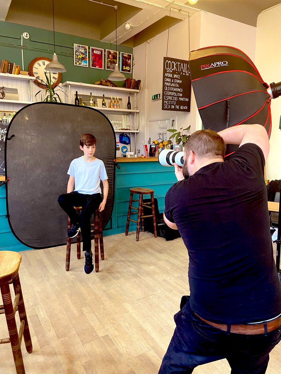 ThumbsDownnn's tweet photo. OPENING NIGHT!
Yesterday the brilliant @stevegregson_ came into rehearsals to snap some headshots for our young performers.
#TheKindRefuser runs Wed - Fri @OmnibusTheatre 7.30pm.
Don’t miss it! Tickets here: https://t.co/9qIn04JGkZ https://t.co/oB1zezKFMH