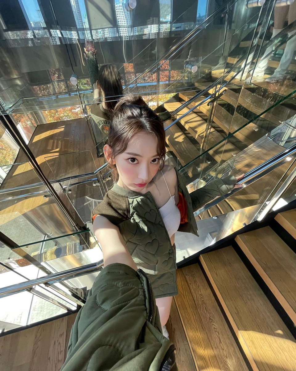 lesserafimpics_'s tweet photo. sakura instagram update https://t.co/wypLtVPKGq