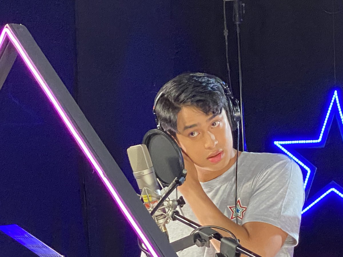mjfelipe's tweet photo. LOOK: Donny Pangilinan for ABS-CBN's Christmas Station ID #TayoAngLigayaNgIsatIsa https://t.co/8gd79f8uZw