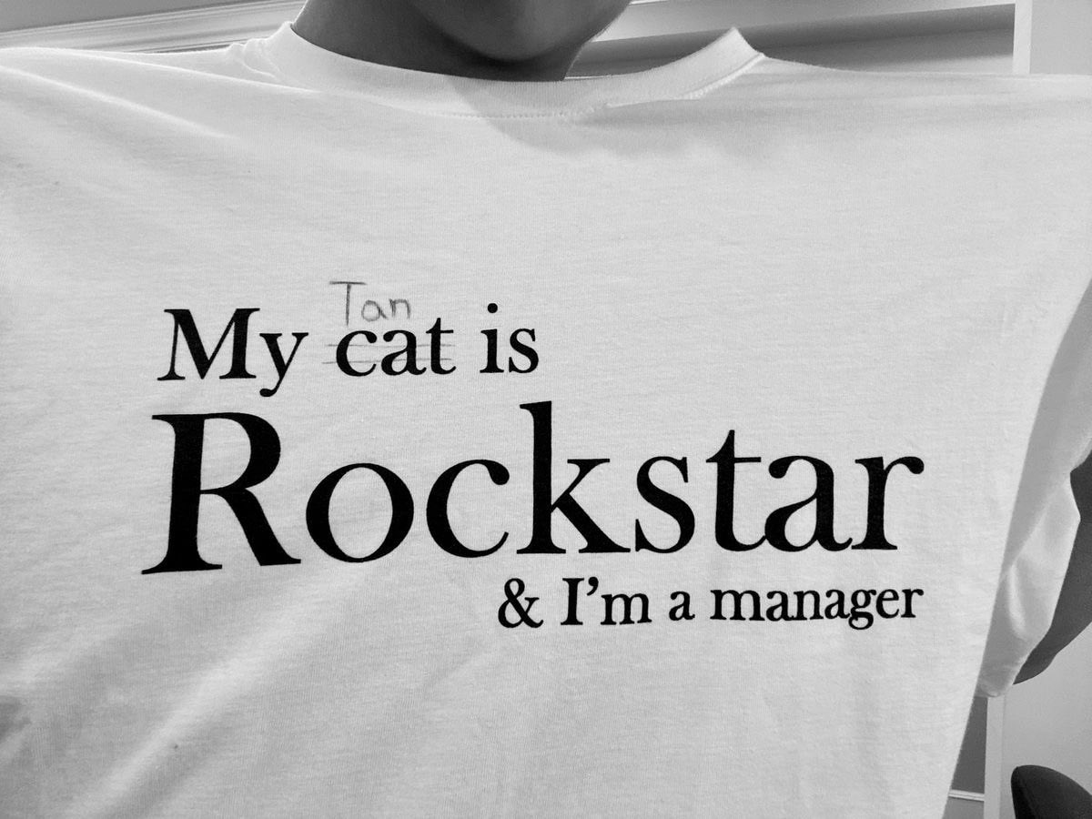 cooing_tae's tweet photo. 골프가방에도 YEONTAN
티셔츠도 My Tan is Rockstar
위버스 프로필도 주윤탄
게임 닉네임도 김연탄

ㅠㅠㅋㅋㅋㅋㅋ 형아의 연탄이 사랑🐶🖤 https://t.co/eD1dvRQ5Lf