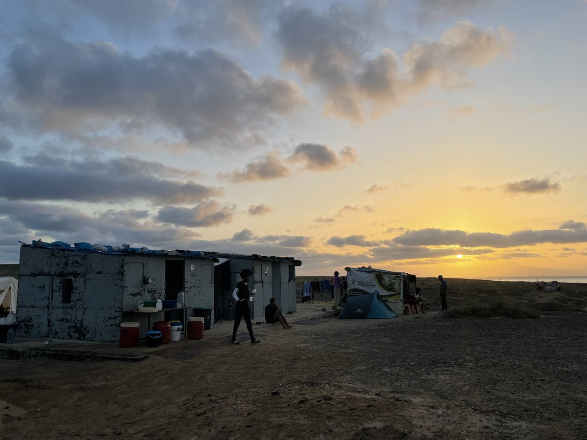 EdOceanLeaders's tweet photo. Over the past 48 hours, the #OceanLeaders went off-grid to visit the Santa Luzia, Branco &amp; Raso islets marine protected area 🌊
 
We learnt about the programmes working to protect the several endemic lark species and were treated to some beautiful sunsets and sunrises over camp! https://t.co/aKU7LX79Sq