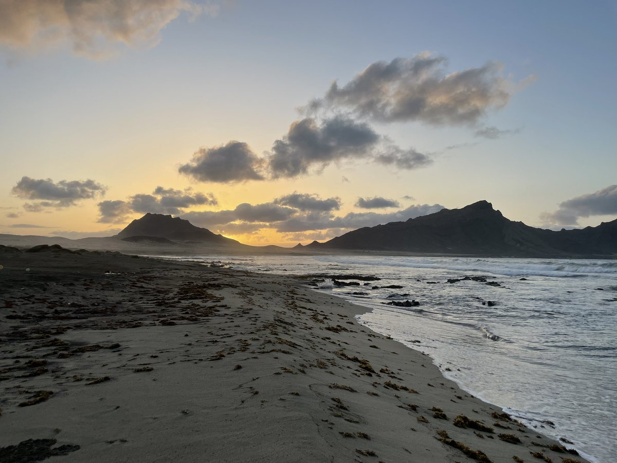 EdOceanLeaders's tweet photo. Over the past 48 hours, the #OceanLeaders went off-grid to visit the Santa Luzia, Branco &amp; Raso islets marine protected area 🌊
 
We learnt about the programmes working to protect the several endemic lark species and were treated to some beautiful sunsets and sunrises over camp! https://t.co/aKU7LX79Sq