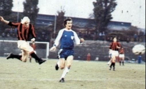 MemoriesMilan's tweet photo. Squadra scossa quindi e perdita importantissima,il #piscinin era già Francobaresi nonostante la tenera età.
Le vinciamo tutte però,tranne la trasferta di #osiek che pareggiamo 1-1.
Ebbene si,vinciamo anche a #szombathely 1-0 contro l'#haladas,gol di #Battistini. https://t.co/z8NUH8xieR