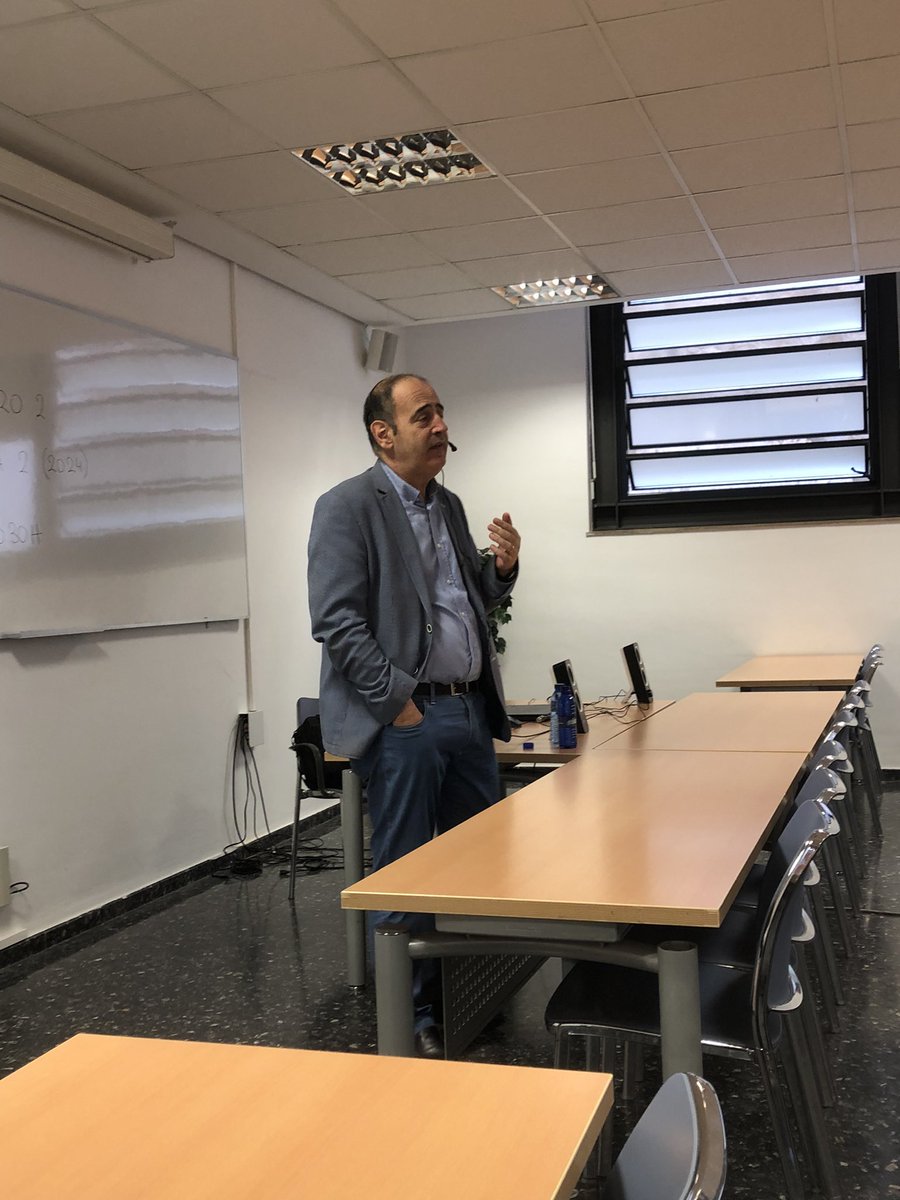 formacioDIVAL's tweet photo. 🗣 3a sesión del Módulo I de #DIVALDirectia con @CarlesRamio, profesor de Ciencia Política y de la Administración en la @UPFBarcelona.

🔄 ‘La #DirecciónPública. Situación actual y propuestas de rediseño’.

#FormacióDIVAL ⏩ https://t.co/983NPMACHr