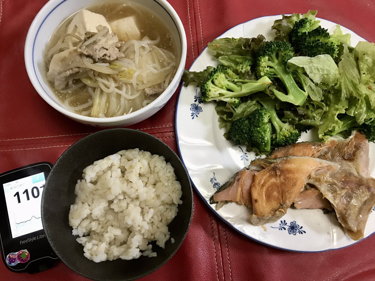 abusing14492061's tweet image. 控えめな夕食にしたら、もうお腹空いて困ってる😭どうしよう？美味しいものはないんだよねー。コンビニに行こうとするわたしを止めてー。