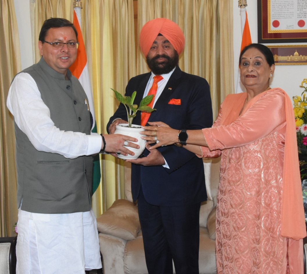 राज्यपाल <a href="/LtGenGurmit/">LT GEN GURMIT SINGH, PVSM, UYSM, AVSM, VSM (Retd)</a>  से राजभवन में मुख्यमंत्री <a href="/pushkardhami/">Pushkar Singh Dhami</a> ने भेंट कर दीपावली की शुभकामनाएं दी।

राज्यपाल ने भी मुख्यमंत्री श्री धामी को दीपावली की सपरिवार हार्दिक बधाई एवं शुभकामनाएं दी।
#HappyDiwali   
#Diwali2022 
#HappyDeepavali