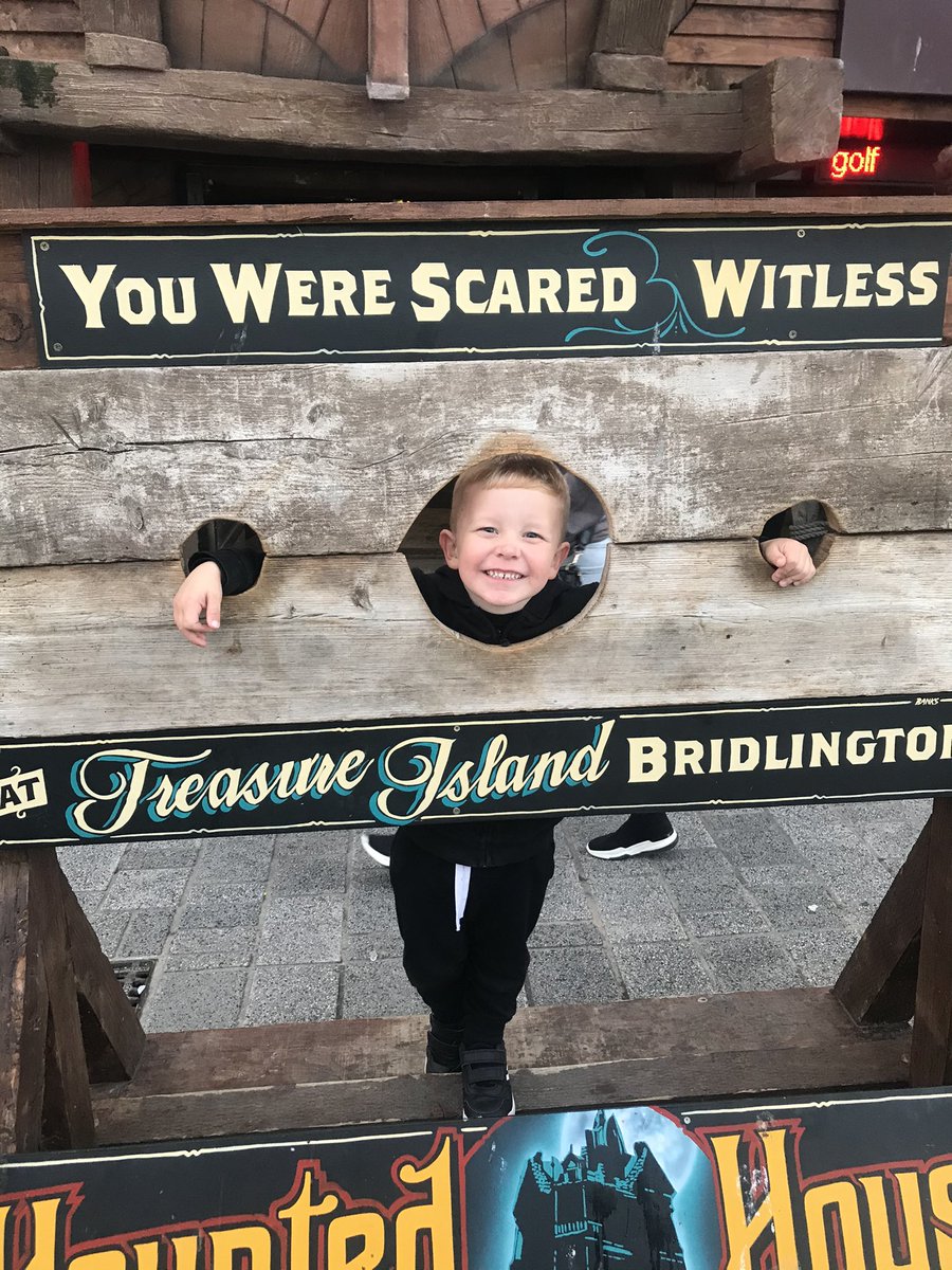 Angela101Carr's tweet photo. @justinec1990 @MPSClass6 Jacob and Charlie had their photos taken here on Saturday aswell Ruairi 😁 xx https://t.co/4tlcXgtclZ