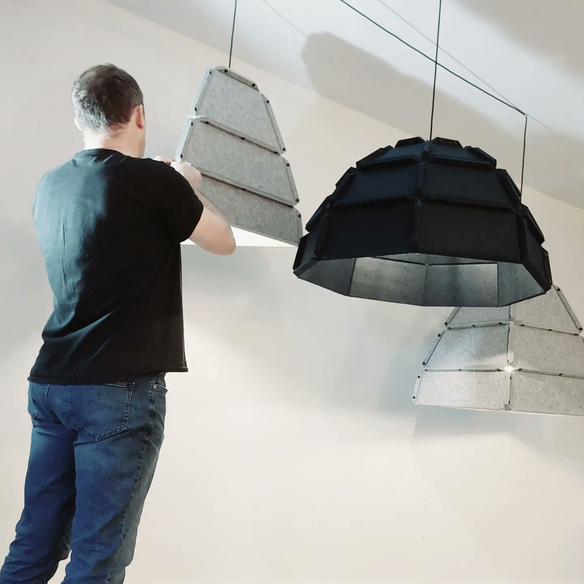 LScarffDesign's tweet photo. A little installation in the corner of the studio
#vertex #lighting #pendantlight #acousticlighting #ledlights #leo_scarff_design #irish_design #irish_furniture_designers #design #cnc #lighting #productdesign #madelocal #designireland #officeacoustics #workplaceinteriors https://t.co/hw5nI3kRSh