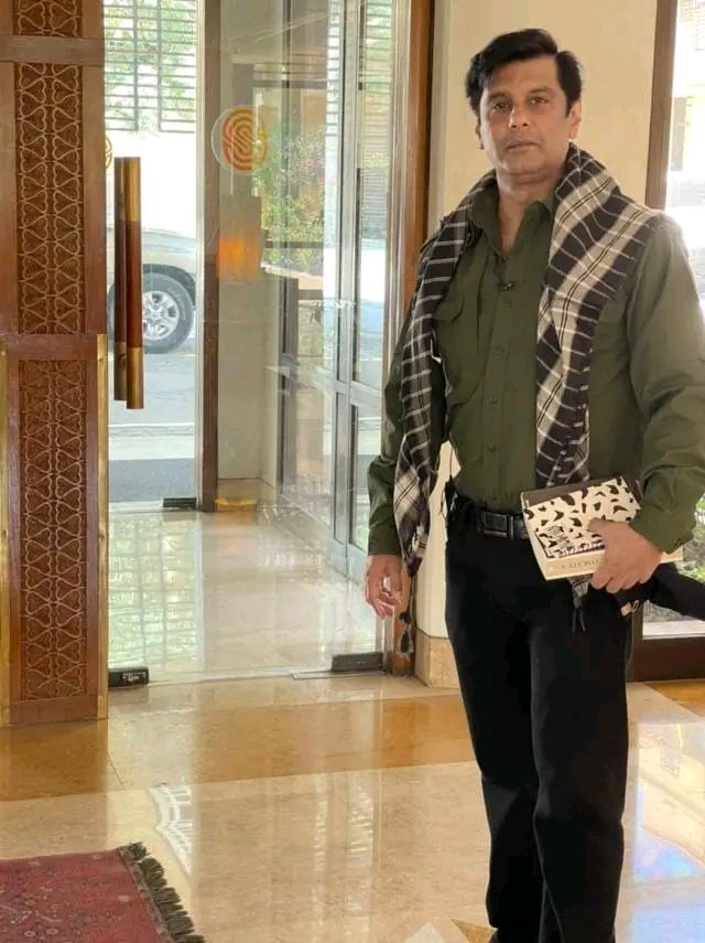 Tajwrites213's tweet photo. تم شب کی سیاہی میں مجھے قتل کرو گے
میں صبح کے اخبار کی سُرخی میں ملوں گا۔۔

#قوم_کا_ہیرو_ارشد_شریف  #arshadshareef  #ارشد_شریف_قوم_کا_ہیرو https://t.co/2K94QcT8lu
