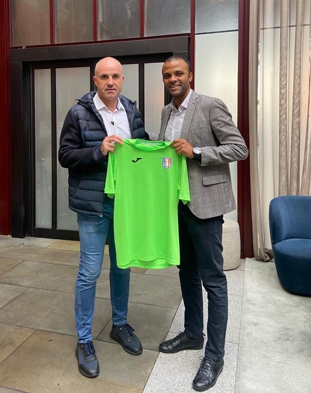 afafutand's tweet photo. 🤝Visita de cortesia a Londres 🇬🇧, del nostre Vicepresident, Toni Lima 🇦🇩, al Chief Executive de la @PFA @Maheta_Molango, per continuar creixent i reforçant vincles de la nostra associació a nivell europeu 🇦🇩⚽️🇬🇧#andorra #futbolandorra #milloremelfutbol #sumemjunts https://t.co/MybGfBG9ez