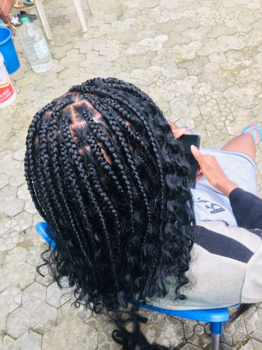 Ta_Coiffeuse's tweet photo. Hello😊 

Knotless braids sur cheveux nappy ☺️ 

Qu’attends-tu pour prendre rendez-vous ? 

Nous sommes disponibles tout les jours de 9h à 18h 

Contactez nous au 655202152 ou https://t.co/PDwoi9mLax

Excellente semaine à vous 😘
#clientesatisfaite https://t.co/beTMQIgyUR