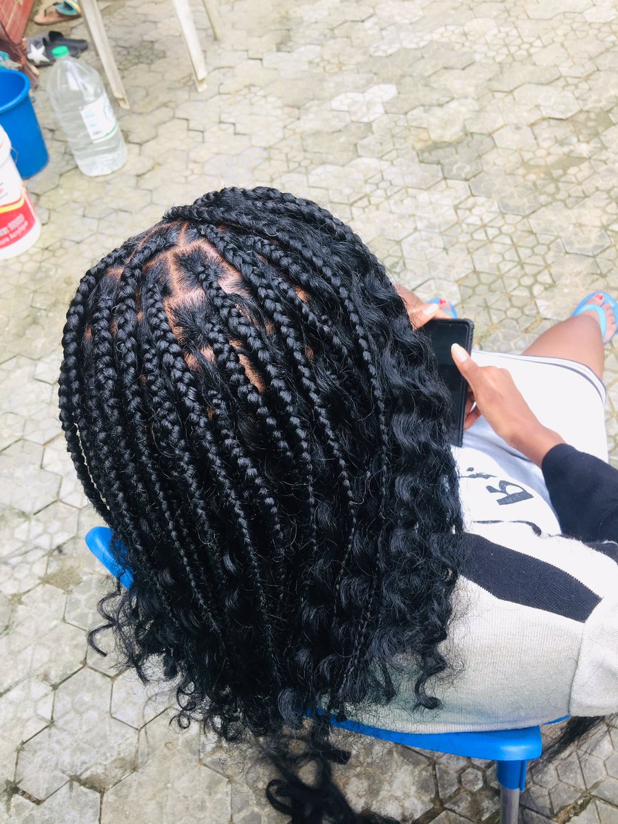 Ta_Coiffeuse's tweet photo. Hello😊 

Knotless braids sur cheveux nappy ☺️ 

Qu’attends-tu pour prendre rendez-vous ? 

Nous sommes disponibles tout les jours de 9h à 18h 

Contactez nous au 655202152 ou https://t.co/PDwoi9mLax

Excellente semaine à vous 😘
#clientesatisfaite https://t.co/beTMQIgyUR