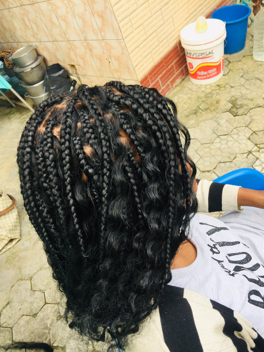 Ta_Coiffeuse's tweet photo. Hello😊 

Knotless braids sur cheveux nappy ☺️ 

Qu’attends-tu pour prendre rendez-vous ? 

Nous sommes disponibles tout les jours de 9h à 18h 

Contactez nous au 655202152 ou https://t.co/PDwoi9mLax

Excellente semaine à vous 😘
#clientesatisfaite https://t.co/beTMQIgyUR