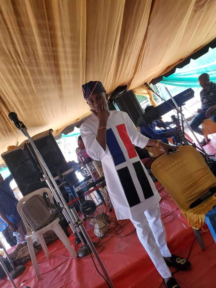 Happy new week to you all. 
Omega Melody is a Gospel juju artiste, also a studio engr and radio presenter.  Schedule an appointment to visit us today.

Omega Melody Entertainment 
#omoyewa On FM