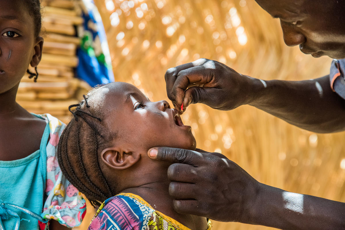 Today, it's World Polio Day - a time to recognize how far Africa has come in the fight against #WildPolio, thanks to vaccines. 💉 Ending all forms of the virus and ensuring a #LongLifeForAll Africans starts with investing in immunization programs to ensure everyone has access.