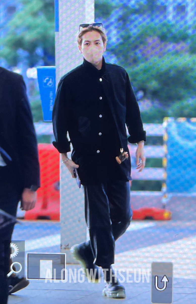 alongwithseun's tweet photo. 2022.10.24 ICN출국

#갓세븐 #잭슨
#GOT7 #JacksonWang
#王嘉爾 #Jackson

@JacksonWang852 https://t.co/ZqwejLDbIh