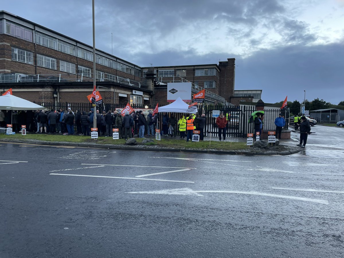Lisa_71pool's tweet photo. Hard to believe today is week 5 of #strike action #Jacobs #Aintree 
Day 17 starts at 7pm tonight as workers  stand strong for fair pay with no strings attached.
@pladis_Global are a profitable multi million business, #TimeToPayUp @murat__ulker @McVities @PaulMaccaGMB @IanByrneMP https://t.co/tpS4jgoHYg